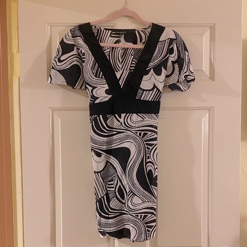 NWOT Chaudry KC Elegant Black and White Swirl Blouse, Size S